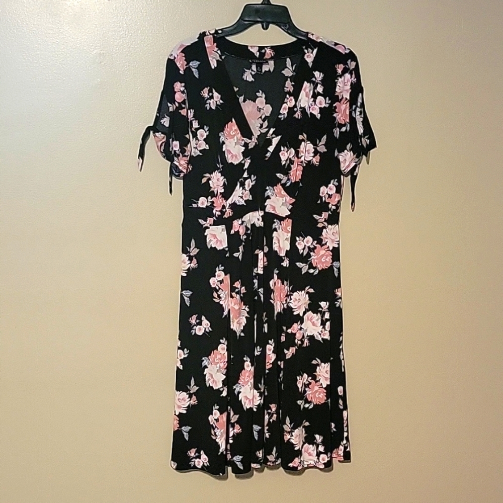 Torrid Dress Women 0X Black Pink Flowers High Waist Deep V Tie Cuffs Swing Flowy